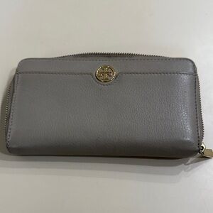 Tory Burch Gray Leather Zip Wallet